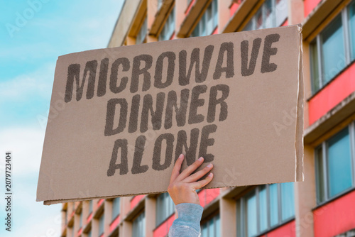 Tableau sur toile "Microwave dinner alone" Eating reheated food often means eating solo