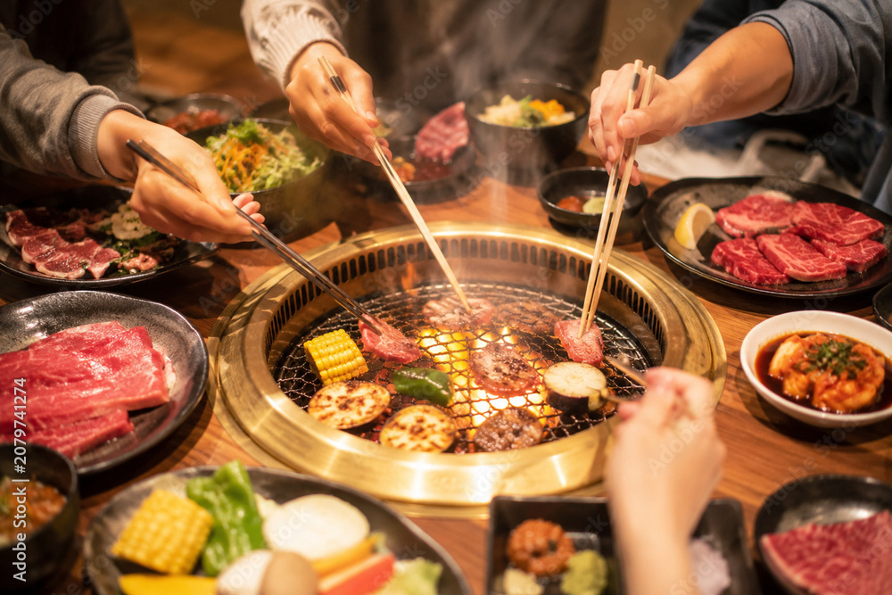 Obraz premium Delicious Yakiniku Grilled Meat｜美味しい焼肉の写真素材