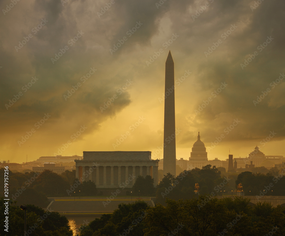 Fototapeta premium Washington DC city skyline under stormy dramatic clouds
