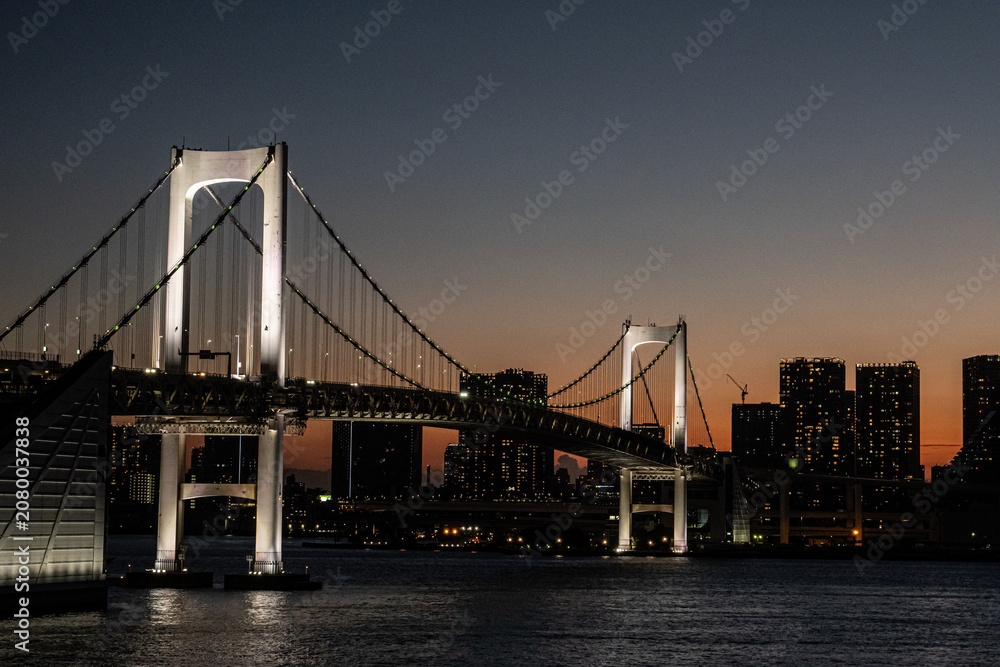Fototapeta premium 夕暮れのレインボーブリッジ