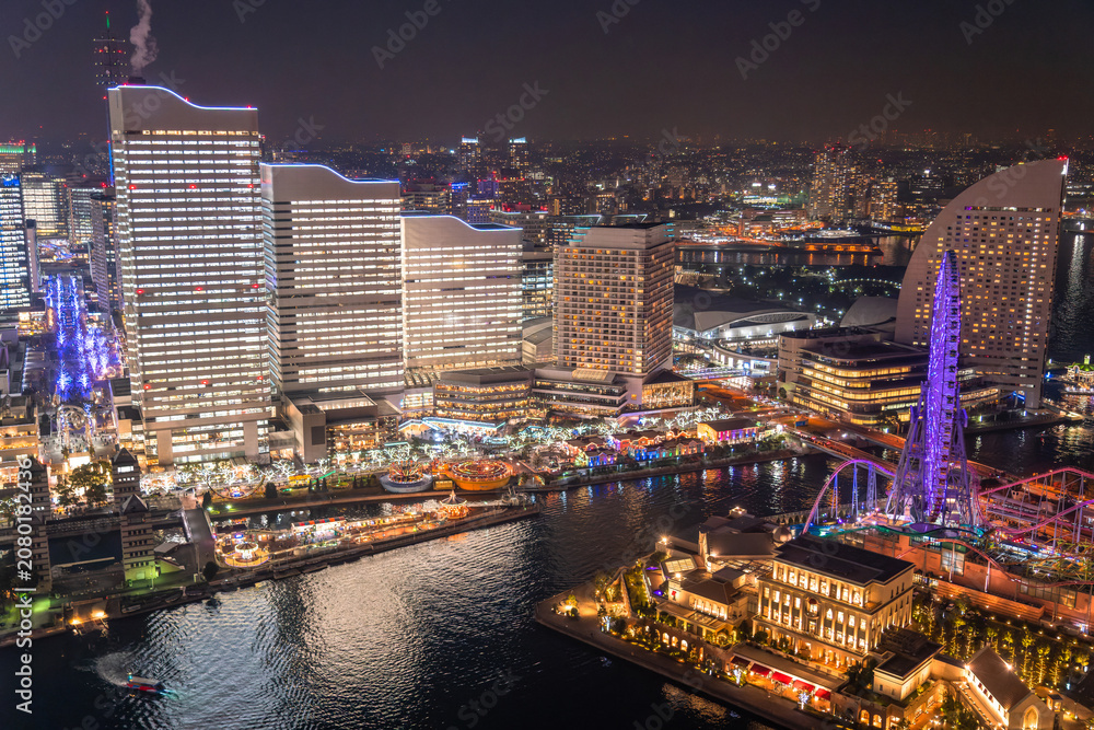 Obraz premium 横浜みなとみらいタワーズミライト(全館ライトアップ)の夜景