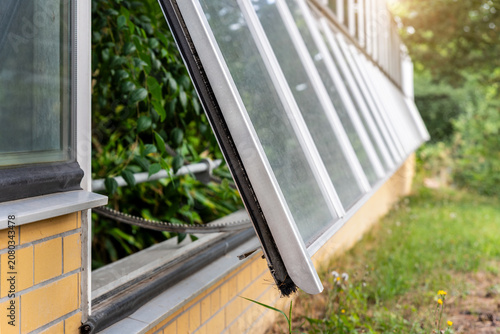 Obraz na plátně Automatic greenhouse ventilation window opens hydraulic opener regulate temperature airflow healthy plant growth