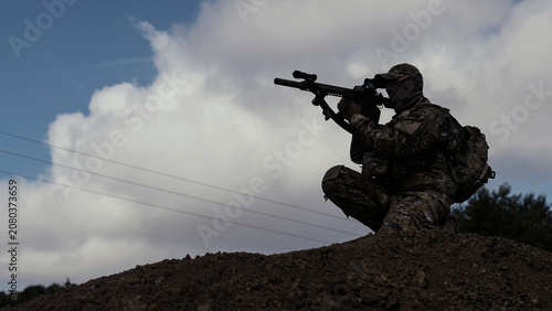 Photos Camouflaged soldier on a mission