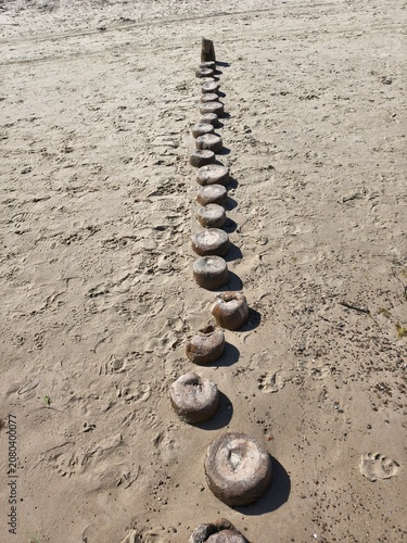 Falochron na plaży 