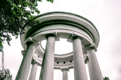 Canvastavla Old white historical architecture rotunda with columns, exterior view outdoor
