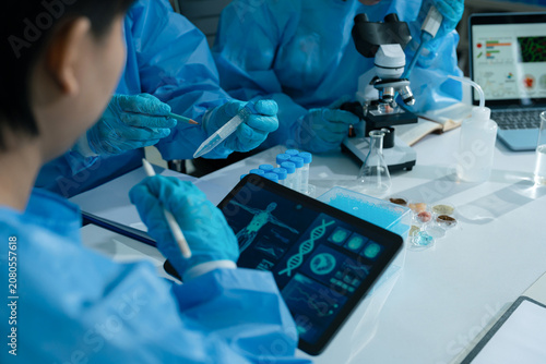 Schilderij op canvas Lab work, scientists concentration of chemical residues a test tube in analysis for vaccine development