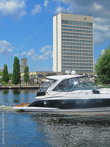potsdam, deutschland - schiffsverkehr auf der havel