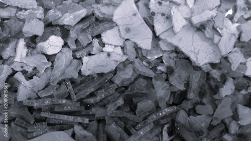 Fotografía Black and white mixed glass and ceramic fragments texture with translucent shards, broken layers, and abstract debris detail