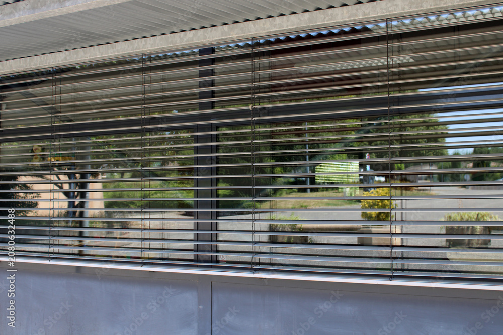 Fototapeta premium Store, brise soleil orientable en aluminium 