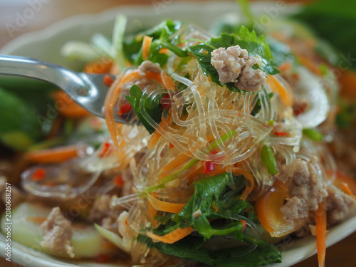 Cuadro en lienzo The glass noodle salad with minced pork is in the dish