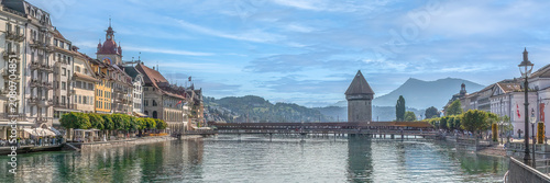 Photos lucerne cityscape with chapel bridge over reuss river under blue sky for europea