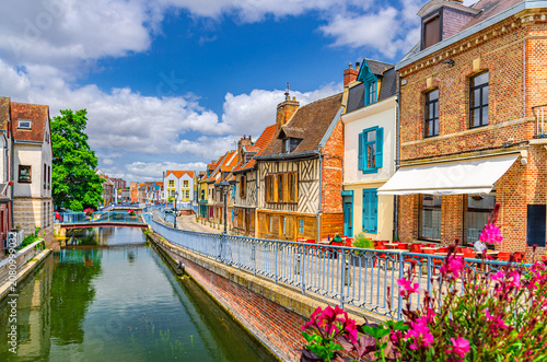 Foto Saint-Leu quarter with traditional fachwerk houses and brick buildings on embank