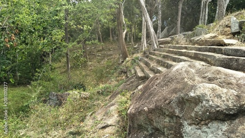 Foto Ruins of Ancient Pond at Ritigala Forest Monastery, Ritigala, Anuradhapura, Sri Lanka