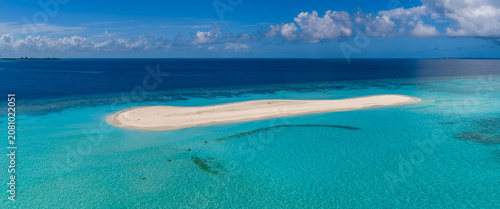 Tableau sur toile Aerial view of an isolated crescent sandbar near Dhigurah Island, Maldives