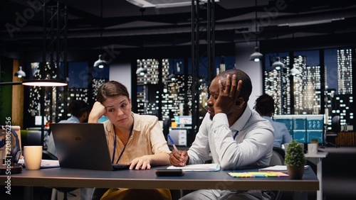 Canvastavla Burnout and frustration, two colleagues struggling to stay awake and solve tasks, worried of missing deadline late at night, Diverse people with low energy and exhaustion overwhelmed by work