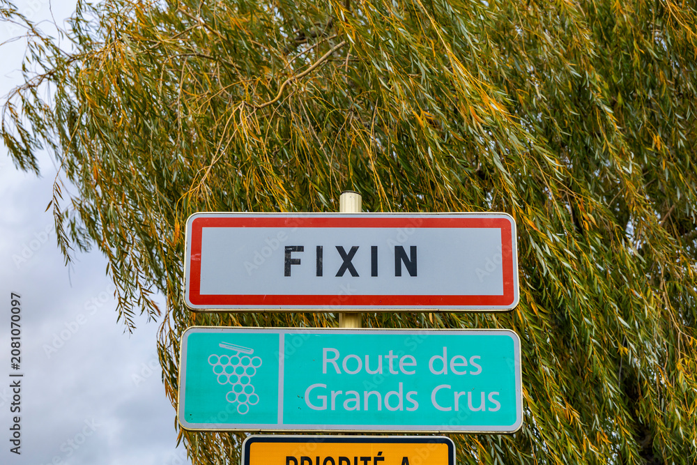 Obraz premium Fixin village sign on Route des Grands Crus