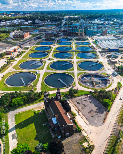 Obraz na plátně Detroit downtown. wastewater treatment plant aerial view