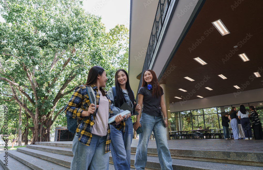 Obraz premium Group of diverse students walking together on campus