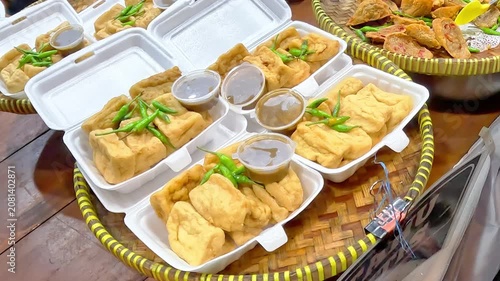 Tahu petis is a traditional snack from Java (Indonesia) consisting of fried tofu enjoyed with petis (shrimp paste).