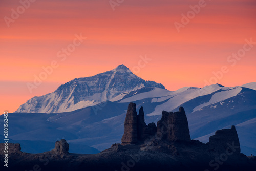 Photos The rising sun bathes Mount Everest and a centuries-old earthen fortress, built during the Qing dynasty to guard the border with Nepal, in warm golden light