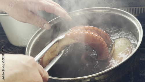 Tableau sur toile Steam rising as a whole octopus is boiled in a pot at a Japanese izakaya