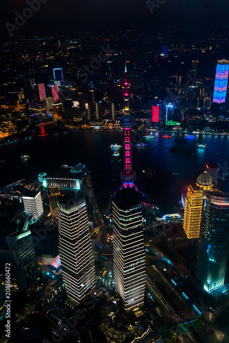Canvas Print Vertical urban scenery of shanghai skyline at night with illuminated oriental pe