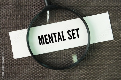 Принти на полотні Magnifying glass and paper with the word mental set