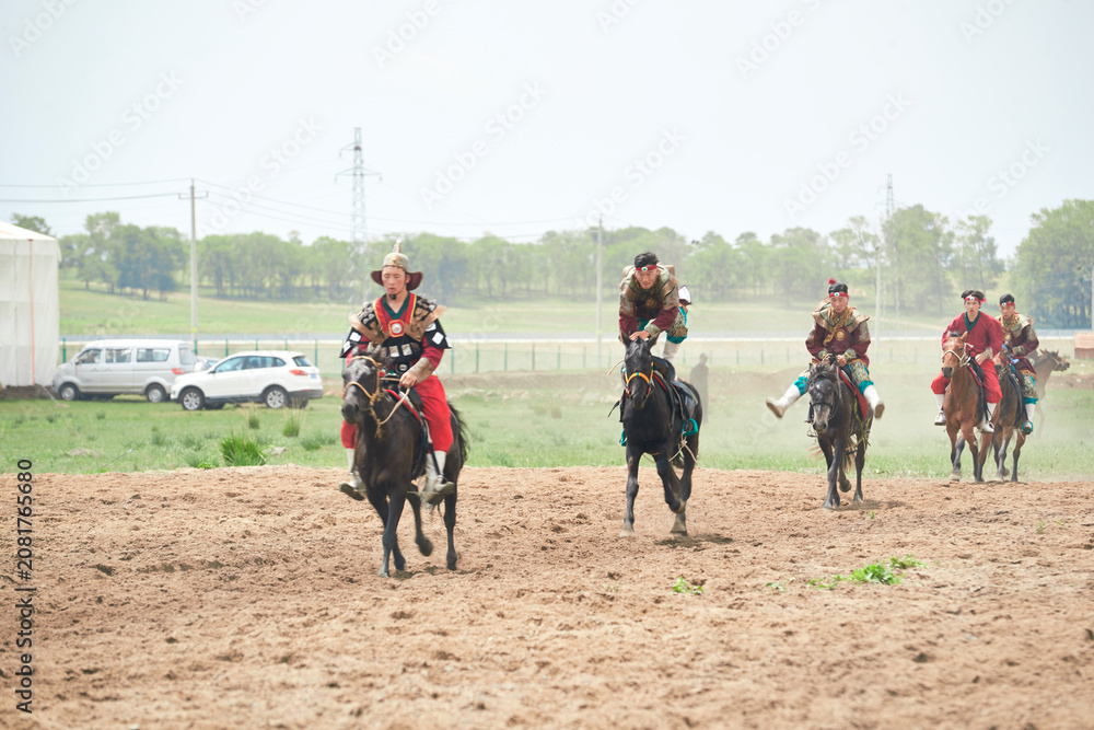 Obraz premium Mongolian equestrian performance at Kulun Nuoer Scenic Area, Guyuan County, Hebei Province