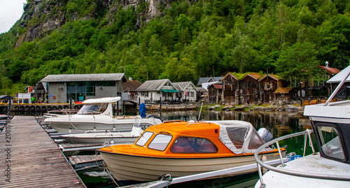 Fotografía ein malerisches Fjorddorf in Norwegen Hautnahen 
Einblick in Norwegens wilde Sch