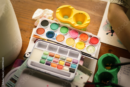 Tableau sur toile Colorful poster colors on the wooden table.