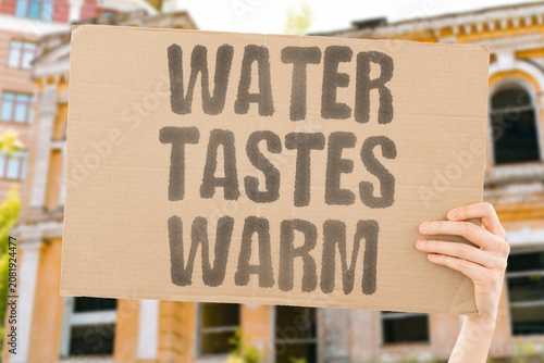 Obraz na płótnie "Water tastes warm" Drinking supplies lose their coolness