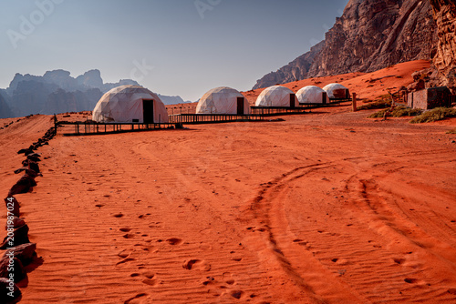 Fotografie Campsites in Wadi Rum desert, Jordan, buildings amidst Martian landscape