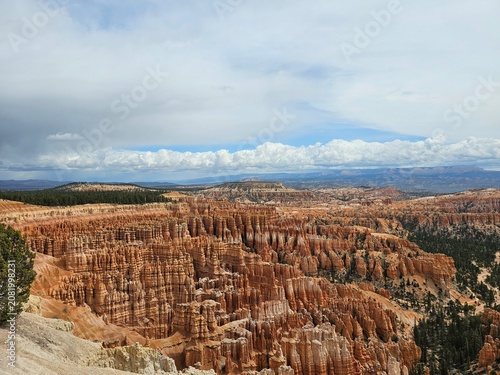 Foto Panoramic view of red rock hoodoos in Bryce Canyon National Park, Utah, USA