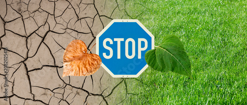 Stop Schild vor Dürre und Grünem Feld