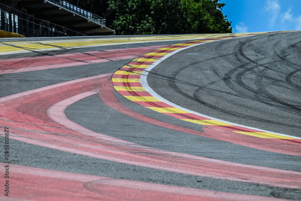 Obraz premium Belgique Wallonie circuit Spa Francorchamps piste raidillon