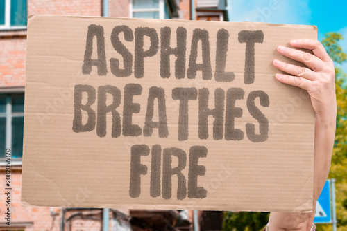 Foto "Asphalt breathes fire" Roads exhale accumulated heat