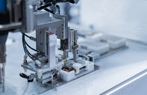Fotografie Automatic nut tightening machine screw and nut tightening machine tighten bolt m