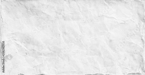 Foto A high-resolution close-up of a white crumpled paper texture with soft shadows,