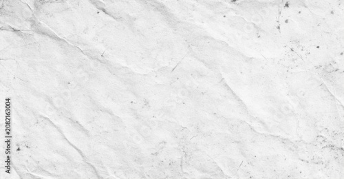 Foto A high-resolution close-up of a white crumpled paper texture with soft shadows,