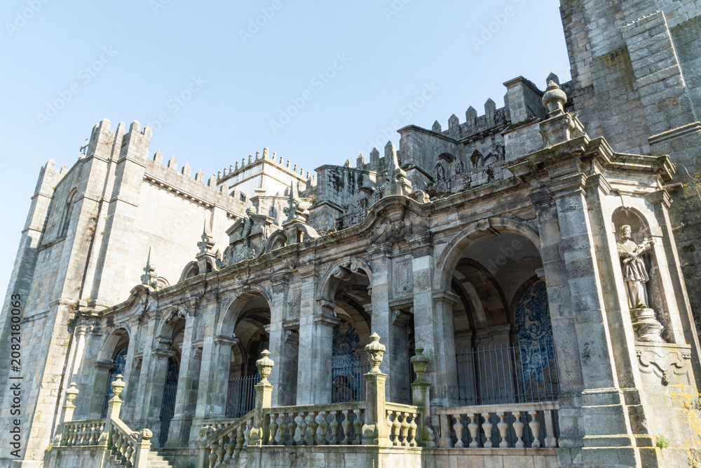 Fototapeta premium Stone Building Facade With Arched Colonnade and Ornamental Details