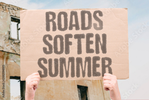 Billede på lærred "Roads soften summer" Asphalt becomes sticky and pliable