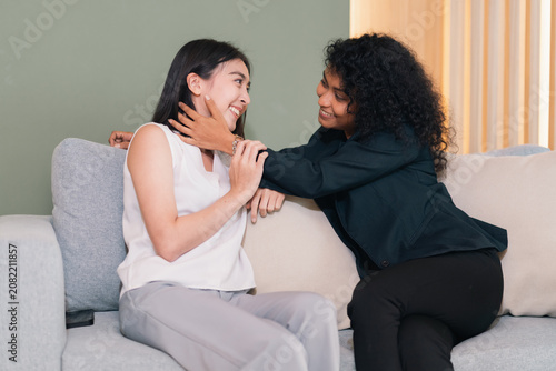 Cuadro en lienzo Friendship happy smile woman female indoor living room sofa embrace affection fr