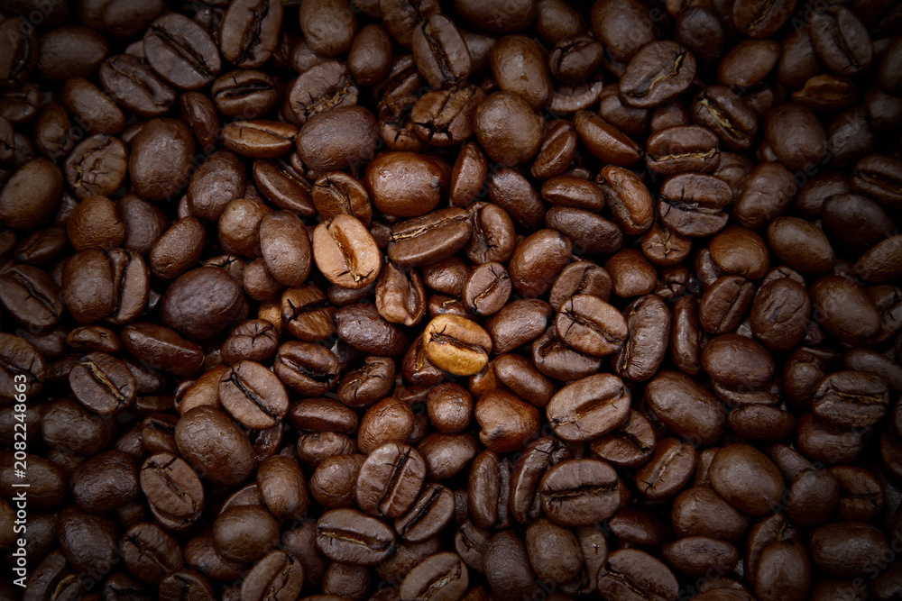 Naklejka premium Roasted coffee beans