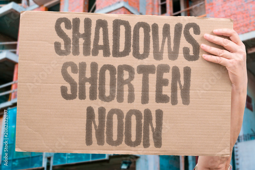 Foto "Shadows shorten noon" Midday shade is minimal and weak