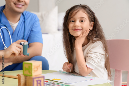 Little girl and pediatricia...
