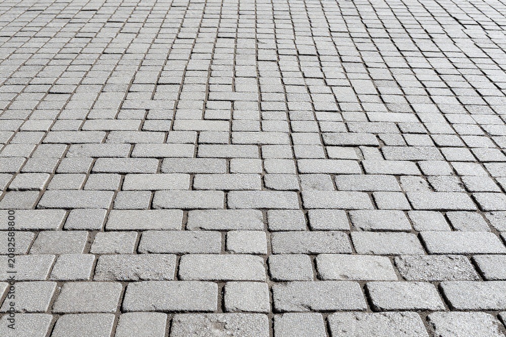 Fototapeta premium A cobblestone street in the middle of a city