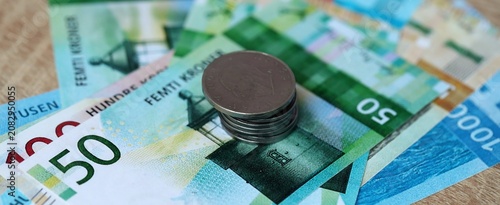 Εκτύπωση καμβά Norwegian krone money bills and coins on table
