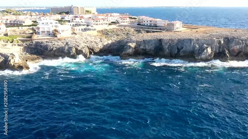 MENORCA ISLA ESPAÑOLA DE AGUAS TURQUESAS, PLAYAS VIRGENES Y GRAN RIQUEZA HISTORICA