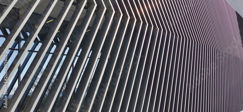 Building with metal facade, highlighting its modern and functional design