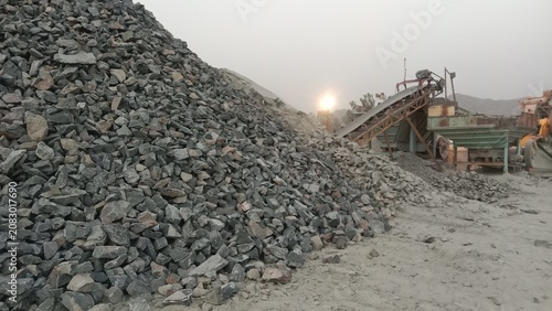 Φωτογραφία sunset on the beach, Industrial Stone Crusher Plant with Gravel Pile